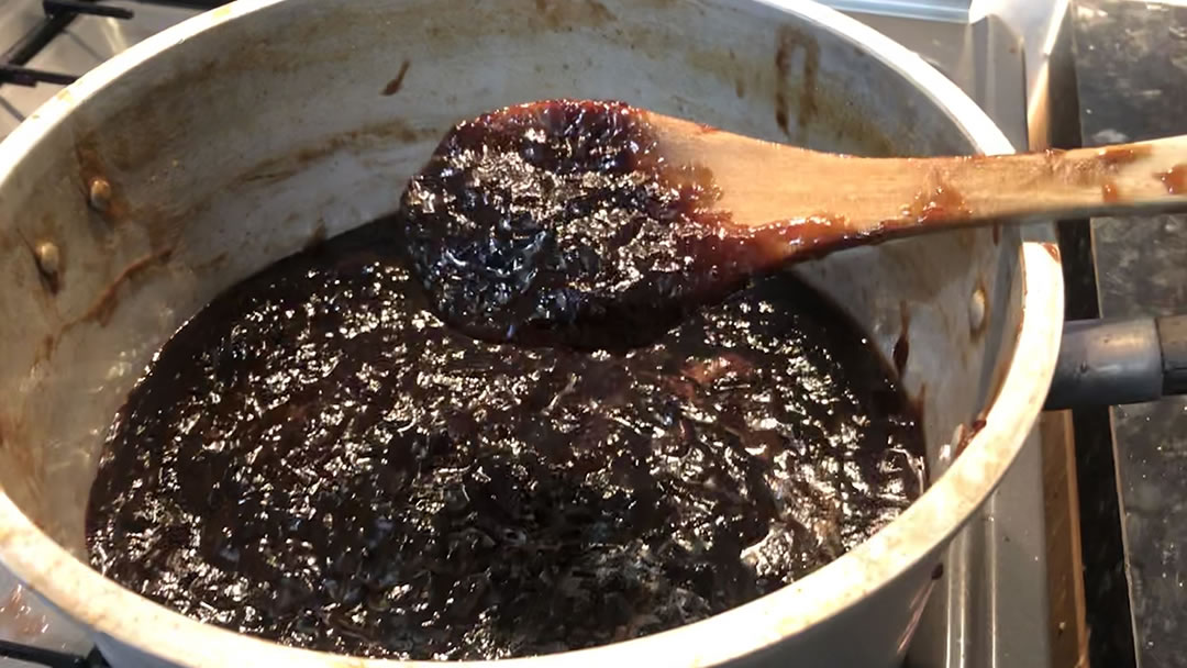 Boiled jam mixture